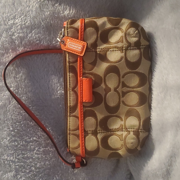 Coach Wristlet - Picture 4 of 7